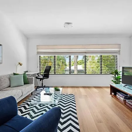 Terrific Townhouse! 2bed/2bath/courtyard/1car Apartment Brisbane
