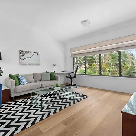 Terrific Townhouse! 2bed/2bath/courtyard/1car Apartment