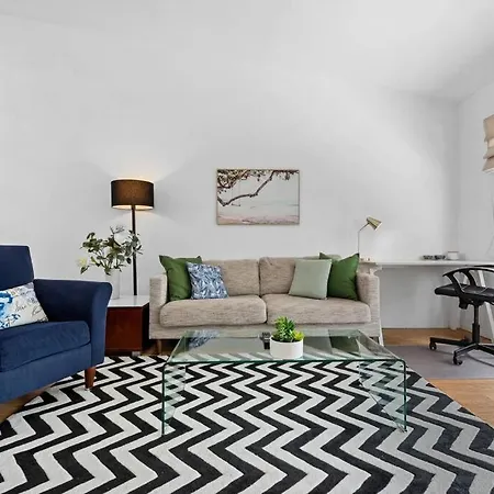 Terrific Townhouse! 2bed/2bath/courtyard/1car Brisbane