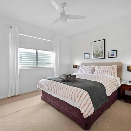 Terrific Townhouse! 2bed/2bath/courtyard/1car Apartment