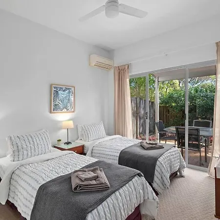 Apartment Terrific Townhouse! 2bed/2bath/courtyard/1car