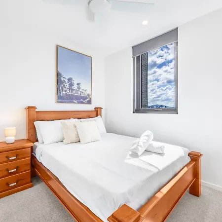 Stylish 2br Haven In West Ends Vibrant Heart