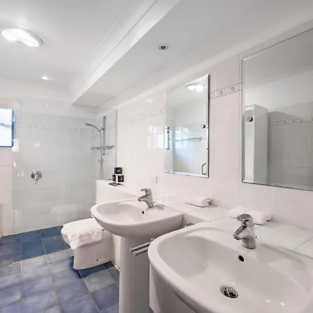 Hotel 4br German Style W Pool Eight Mile Plains Brisbane