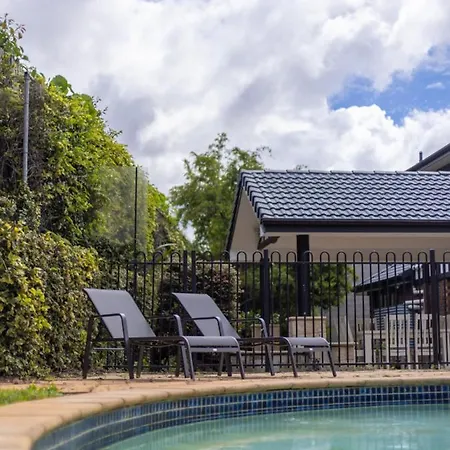 Hotel 4br German Style W Pool Eight Mile Plains