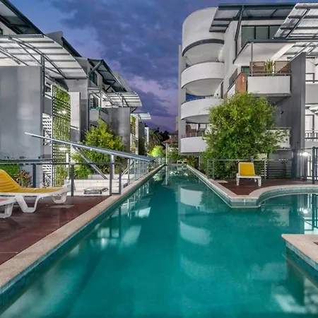 Inner-city 1-bed With Pool Gym & Parking Apartment