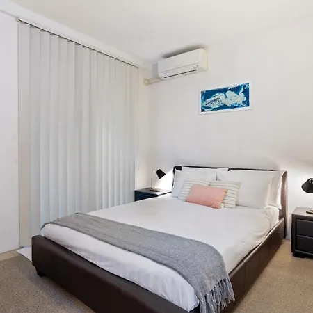 Inner-city 1-bed With Pool Gym & Parking *