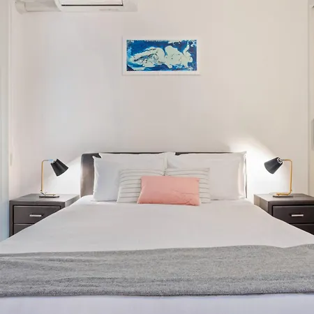 Inner-city 1-bed With Pool Gym & Parking