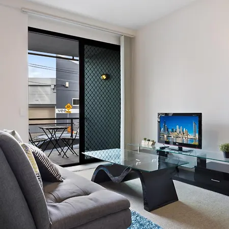 Inner-city 1-bed With Pool Gym & Parking Apartment