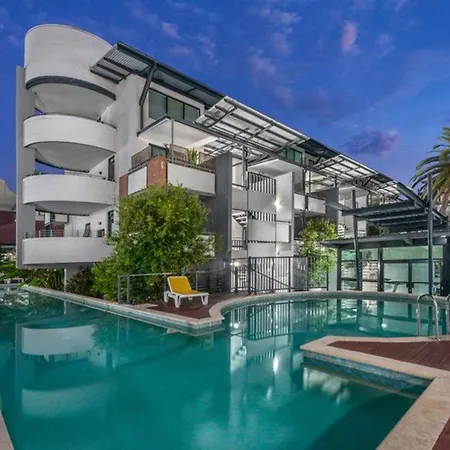 Inner-city 1-bed With Pool Gym & Parking *