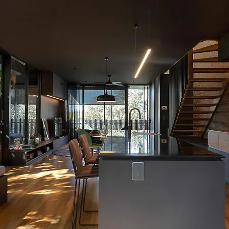 Modern 3br Retreat With Sauna - The Loft