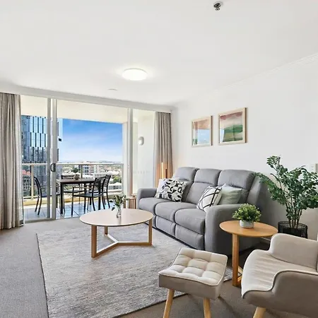Apartment 2-bed Abode With Swimming Pool Gym & Views Brisbane