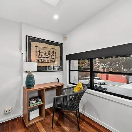 Teneriffe Hidden Warehouse! 2bed/1bath/1car * Brisbane