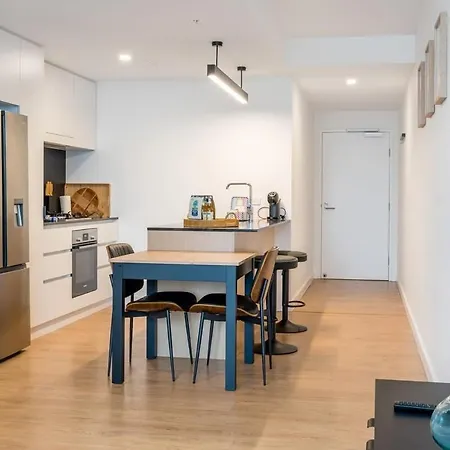 Apartment Lights Oasis With Rooftop Pool & Bbq *