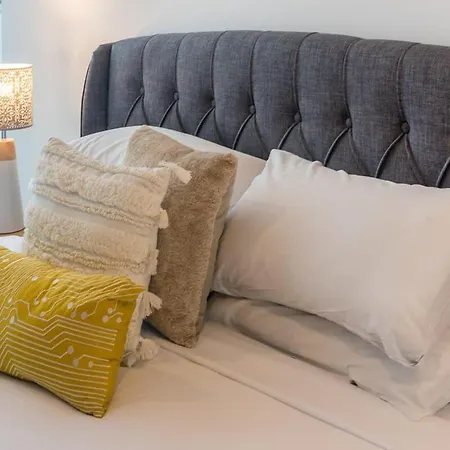 Apartment Lights Oasis With Rooftop Pool & Bbq Brisbane