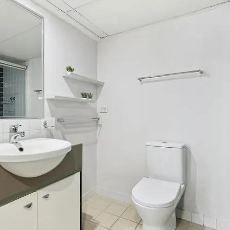2-bed Abode With Swimming Pool Gym & Views Apartment Brisbane