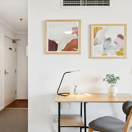 Apartment 2-bed Abode With Swimming Pool Gym & Views