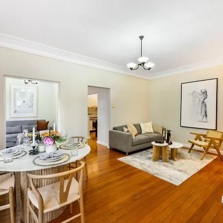 Riverside Heritage Chateau 2br South Bne