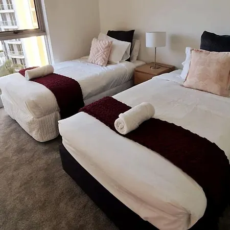 Apartment 3br Skyline Oasis W River Views, Gym, Carpark, Fastwifi, Tennis Court, Steam *