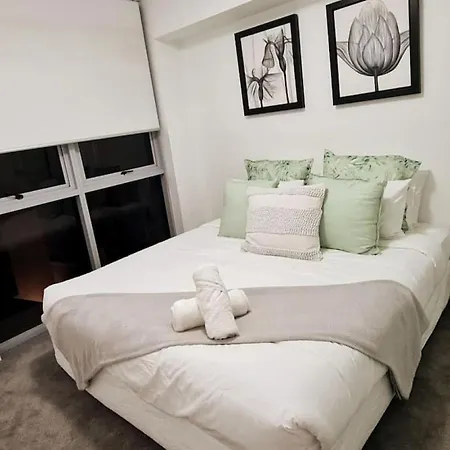 3br Skyline Oasis W River Views, Gym, Carpark, Fastwifi, Tennis Court, Steam Brisbane