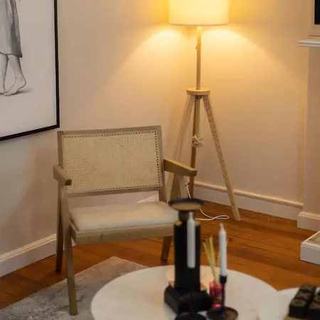 Riverside Heritage Chateau 2br South Bne