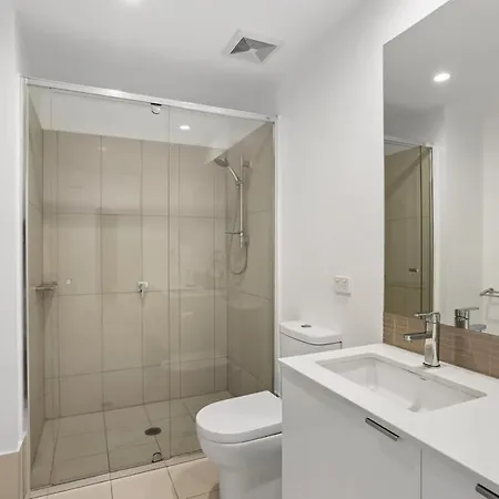 Stellar Location With Parking Pool & Gym Access Apartment *