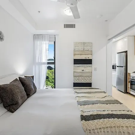 Stellar Location With Parking Pool & Gym Access Apartment Brisbane