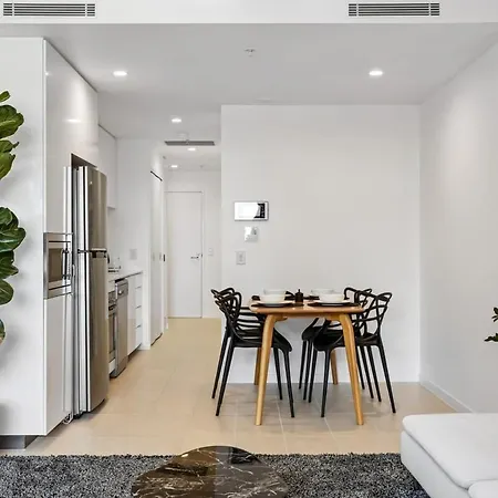 Stellar Location With Parking Pool & Gym Access Apartment