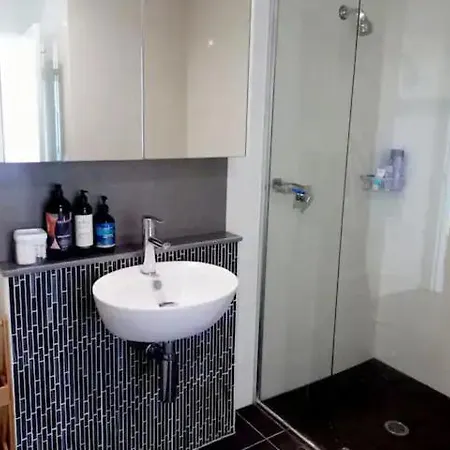 Apartment Modern Conveniently Located In Brisbane, Close To South Bank *