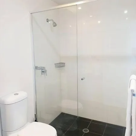 Apartment Modern Conveniently Located In Brisbane, Close To South Bank *