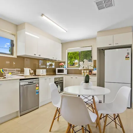 Holiday home To Rent At The Glasshouse Mountains - Wifi