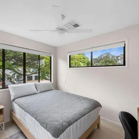 To Rent At The Glasshouse Mountains - Wifi Holiday home *