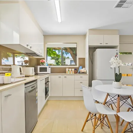Holiday home To Rent At The Glasshouse Mountains - Wifi *