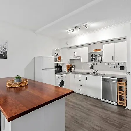 To…everything! 1bed/1bath/1car/cbd Views Apartment *