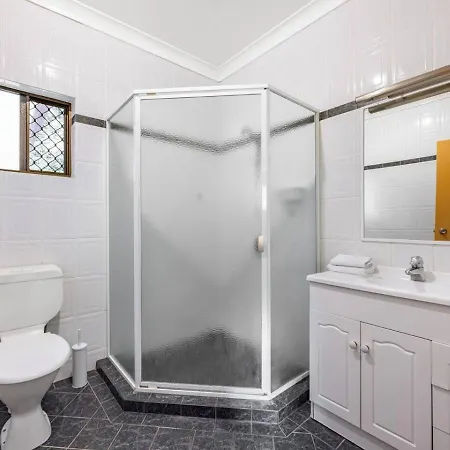 Holiday home 1 Bedroom Comfy Unit Sleep Close To Mall And Bus