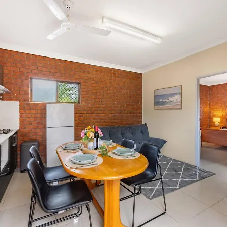 1 Bedroom Comfy Unit Sleep Close To Mall And Bus Holiday home *