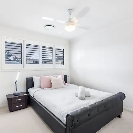 Spacious Comfy 4 Bedroom Near Sunnybank *