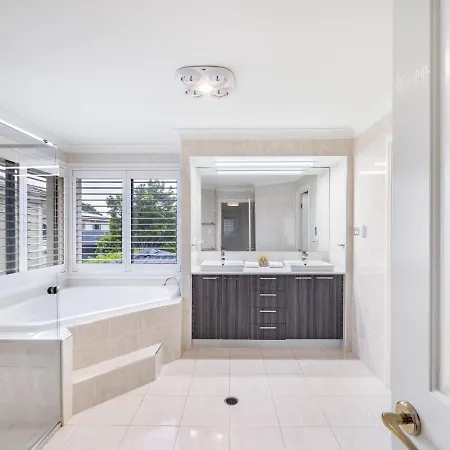Spacious Comfy 4 Bedroom Near Sunnybank Holiday home Brisbane