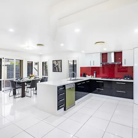 Spacious Comfy 4 Bedroom Near Sunnybank Holiday home