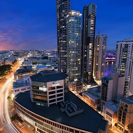 Riverview 2b2b In Cbd W/parking, Pool, Gym *