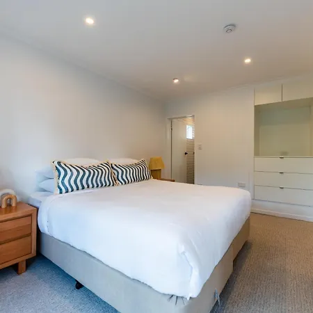 Riverside Studio With Parking And View * Brisbane
