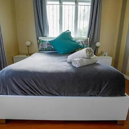 Massive 5br Wi-fi Netflix Free Parking *