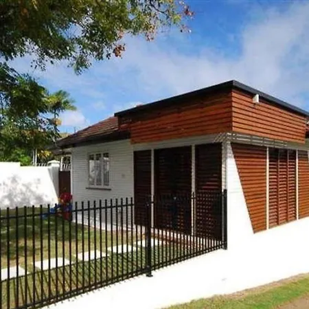 Massive 5br Wi-fi Netflix Free Parking Brisbane