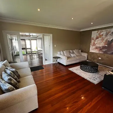 Holiday home Massive 5br Wi-fi Netflix Free Parking *
