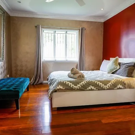 Massive 5br Wi-fi Netflix Free Parking Holiday home Brisbane