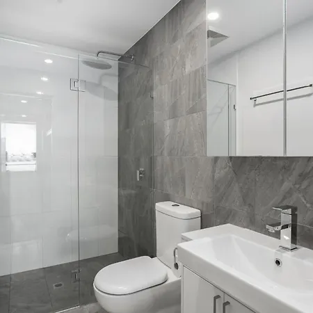 Sleek 2-bed With Balcony And Communal Bbq Area Duplicate Brisbane