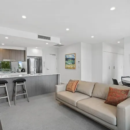 Sleek 2-bed With Balcony And Communal Bbq Area Duplicate Apartment Brisbane