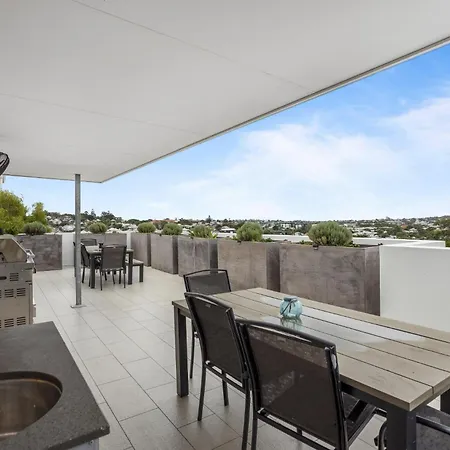 Sleek 2-bed With Balcony And Communal Bbq Area Duplicate * Brisbane