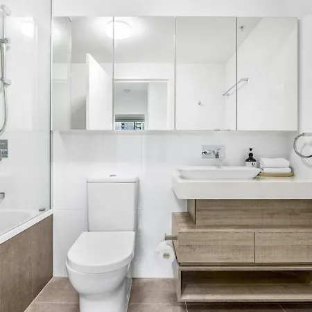 Great Location 2br Apt Pool Carpark South Bne Apartment