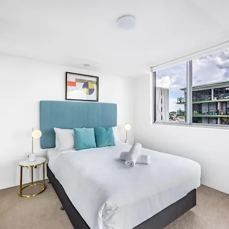 Great Location 2br Apt Pool Carpark South Bne