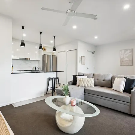 Apartment Cosy 2-bed With Alfresco Dining By Bill Cash Park